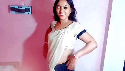 Indian babe in hotel room with her big tits and booty