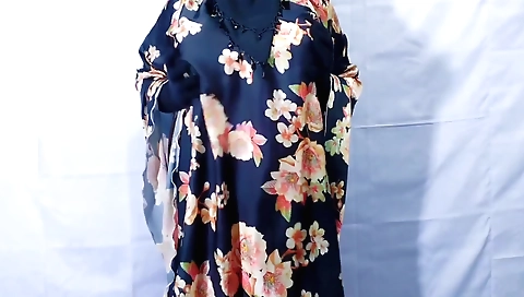 Indian housewife enjoys sex in the village housewife's room