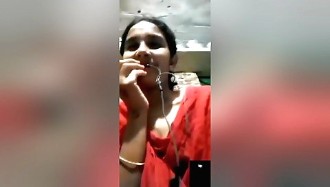 Busty brunette 18+ chick with a sexy body shows her pussy