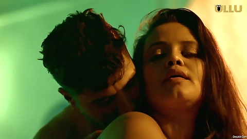 Sexy milf with a huge ass and big tits is having fun on the net