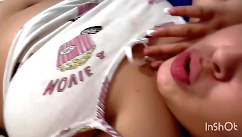 Brunette babe loves to fuck herself in homemade solo video