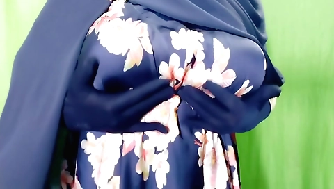 Indian solo female housewife is having sex in her housewife room