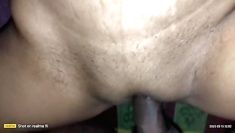 Indian bhabhi takes off her blouse to show off her curves