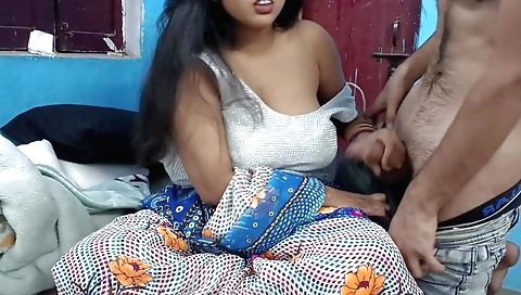 Indian sized brunette in indian dress giving a handjob