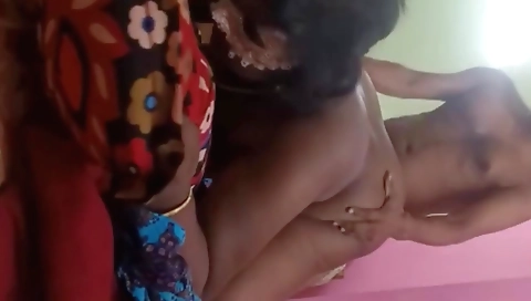 Indian amateur girl in a hot video with deep throat