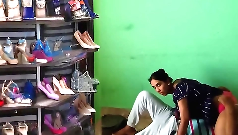 Indian teen with a sexy body enjoys a sexy sex session