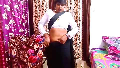 Indian housewife gets fucked in the bedroom in homemade clip