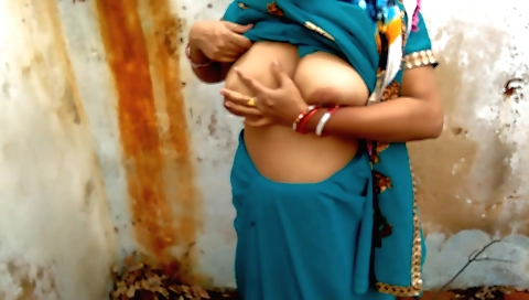 Indian chick pissing in the forest in the abadomen house