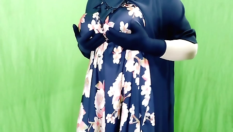 Indian housewife in homemade solo video with a blonde