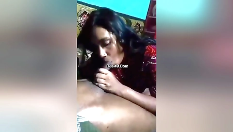 Indian slut with a sexy body gets nailed in her pussy