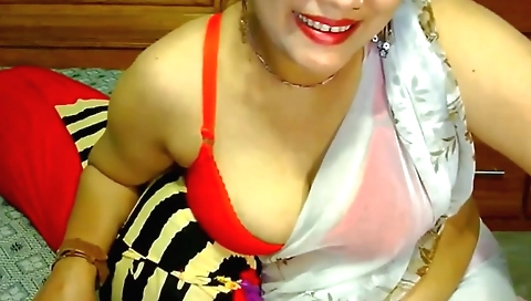 Indian beauty in a bikini makes her big boobs appear sexy