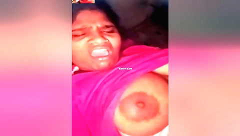 Amateur Indian has sex with her pussy from the bed