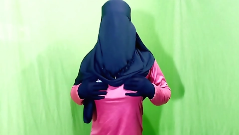 Indian girl with a round ass gets fucked in the living room