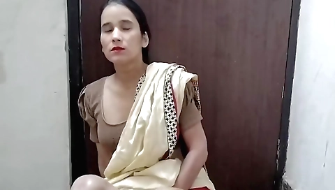 Hot solo girl in indian movie with lips stretched open
