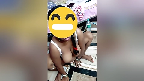 Indian girl masturbating with sex toy in amateur porn