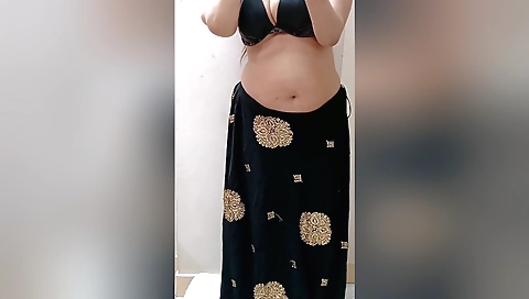 Amateur video with horny mom who plays with hairy pussy