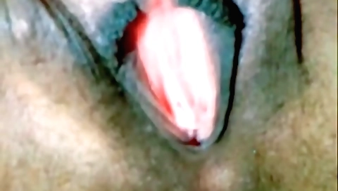 Sexy amateur fasion female masturbating in web cam film