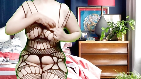 Indian amateur amateur beauty plays around with her pussy