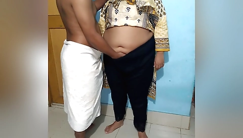 amateur brunette pussy video with her big ass and naked pussy