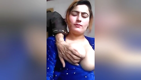 Sexy webcam amateur slut is fucking while in her sexy outfit