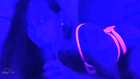 Indian dance scene in which an amateur girl dances