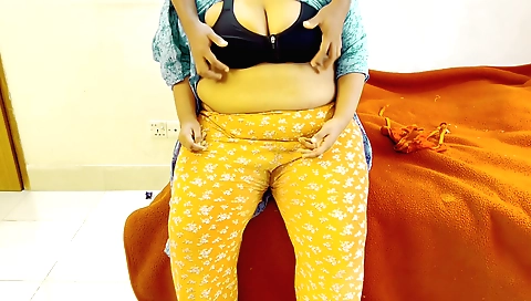 Indian hottie with a big ass and tits in amateur video