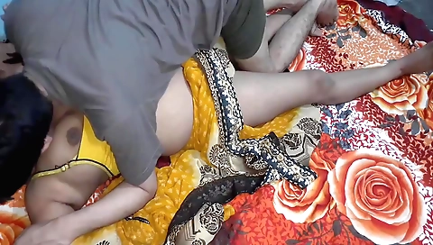 Chubby indian amateur hottie gets fucked on the bed