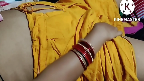 Stunning indian hottie masturbating on the bed in solo