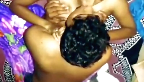 Indian woman fucks her boyfriend in a homemade vid