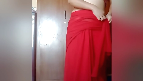 Amateur brunette slut masturbating in a solo scene