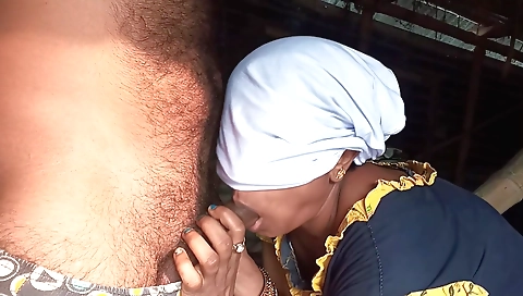 Indian girl gets her boyfriend to fuck her in the rooftop room