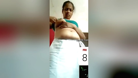 Indian brunette milf shows her pussy in solo video