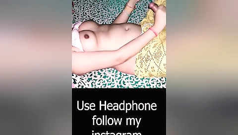 Indian stepmom in a white blouse and skirt fucks her veggies