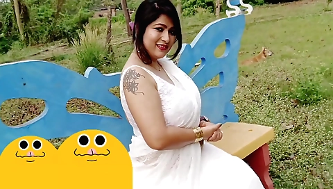 Indian amateur mom with big natural boobs fucking in doggy