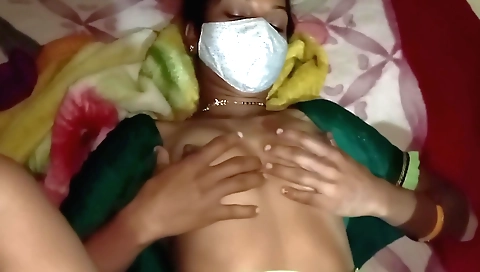 Indian housewife enjoys sex with her boyfriend in her room