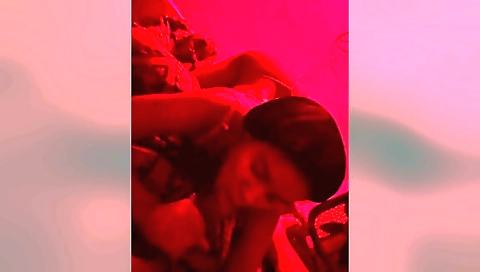 Indian chick with a hot body shows off her natural beauty