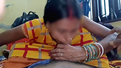 Indian pornstar is showing her naked body in a video