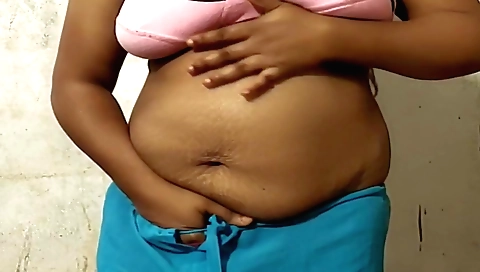 Indian auntie has a great body and pussy to play with