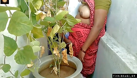 Indian teen bhabi with natural curves and natural teeth