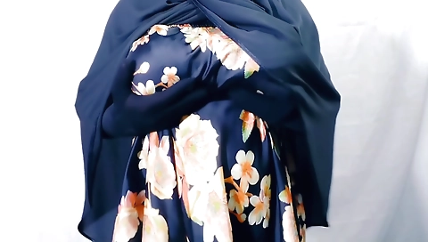 Sexy little indian slut is a beautiful indian girl