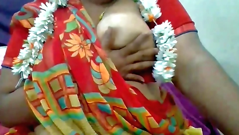 Indian girl with big boobies and ass shows her big boobs and ass