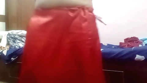 Busty Indian woman masturbates in amateur solo vid