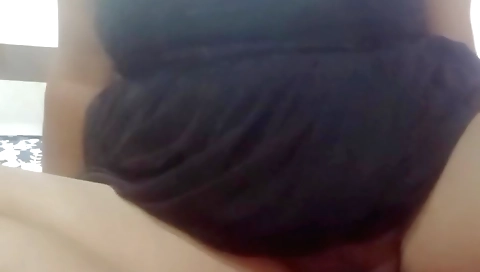 I'm in my homemade masturbation vid with a hairy cunny