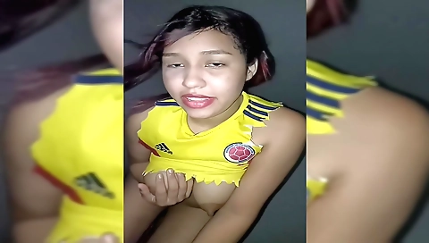 Amateur brunette milf video with a sexy pussy sucking