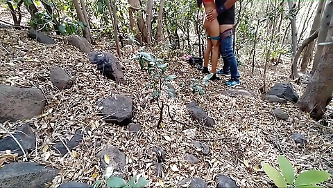 Pahado Me Ekeli Ladaki Dekh Kar Zabardasti Nahin Ki