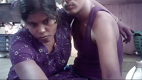 Indian slut touches her sweet pussy and rubs her sweet pussy