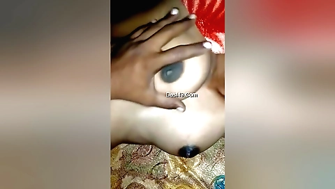 Indian amateur chick is playing with her hairy pussy