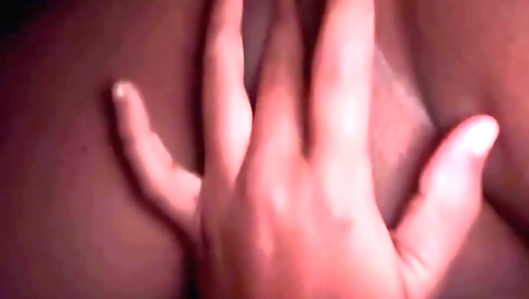 Indian girl masturbates herself in amateur solo video