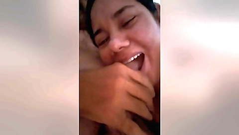 Hot amateur porn video with brunette girl deepthroating