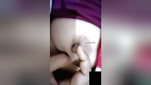 Exclusive- Sexy Desi Girl Showing Her Boobs On Video Call